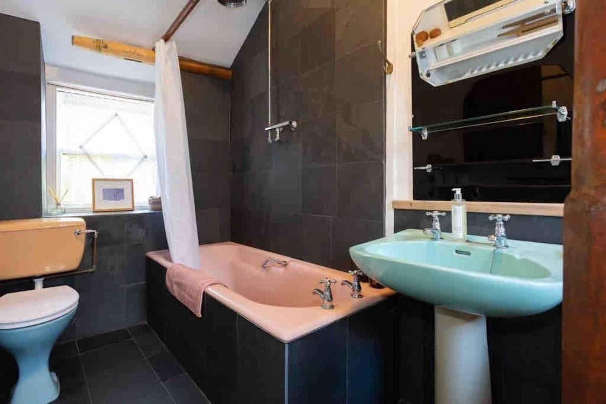 Janies Cottage~ Mousehole~Eclectic Interiors & Vintage Charm ภายนอก รูปภาพ